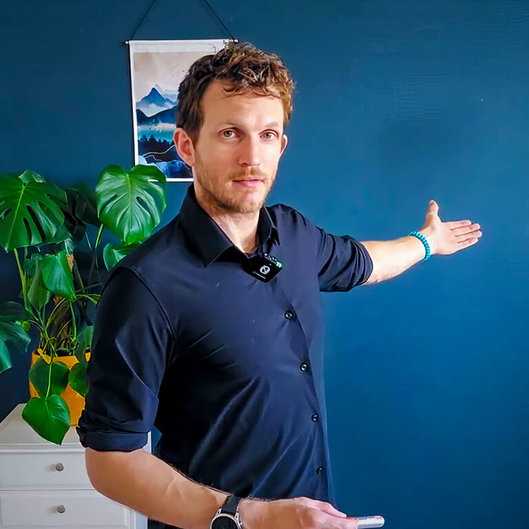 How to Talk to Women with Confidence (3 Secrets)