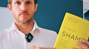 How to Hold Eye Contact With Women Without Being Creepy