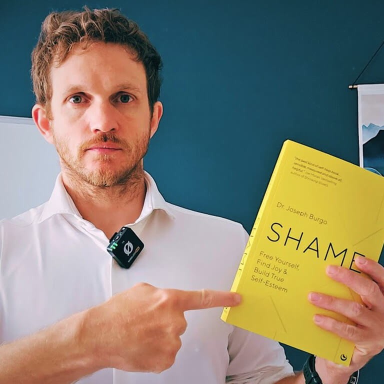 How to Hold Eye Contact With Women Without Being Creepy