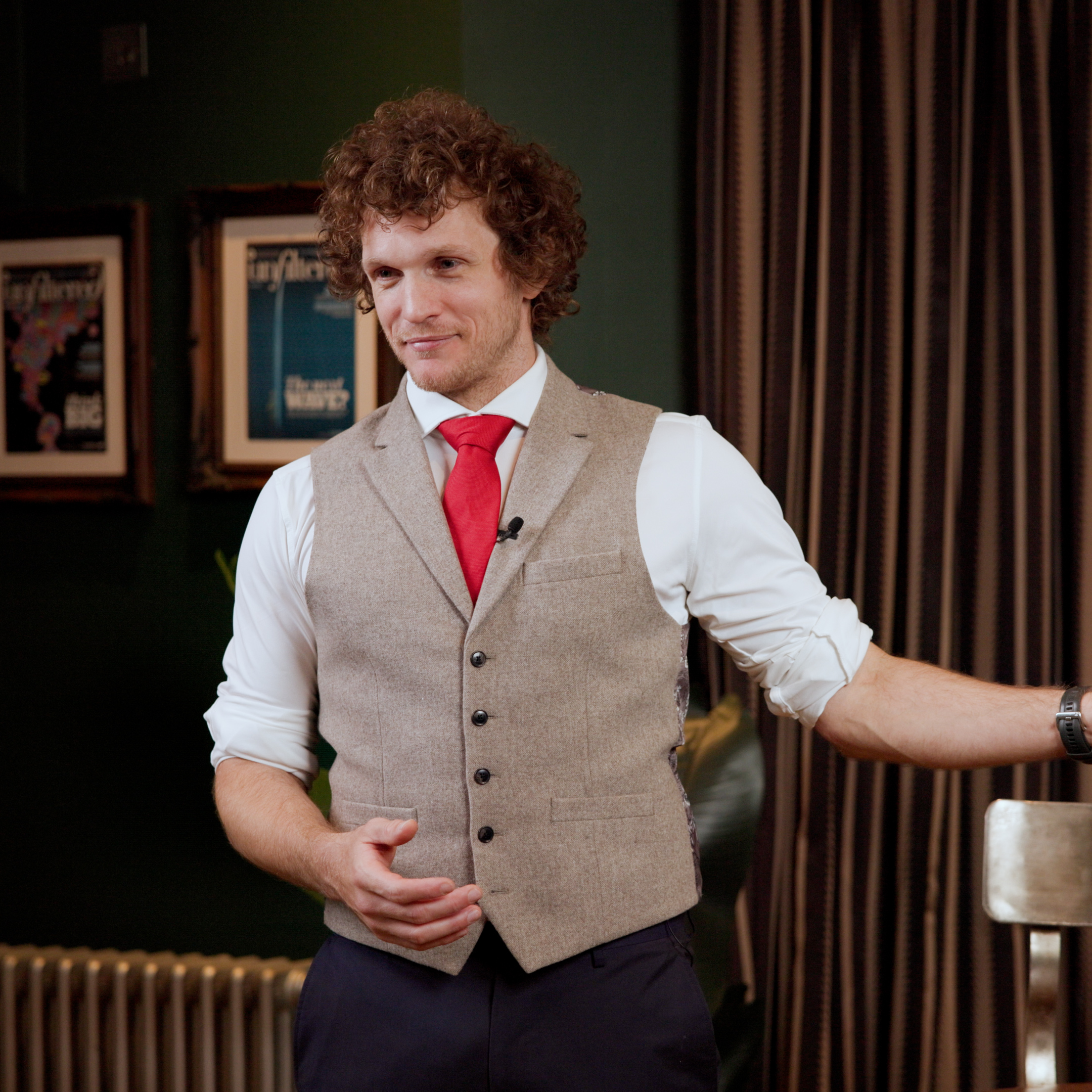 Why Do I Feel Pressure Around Beautiful Women (Explained)